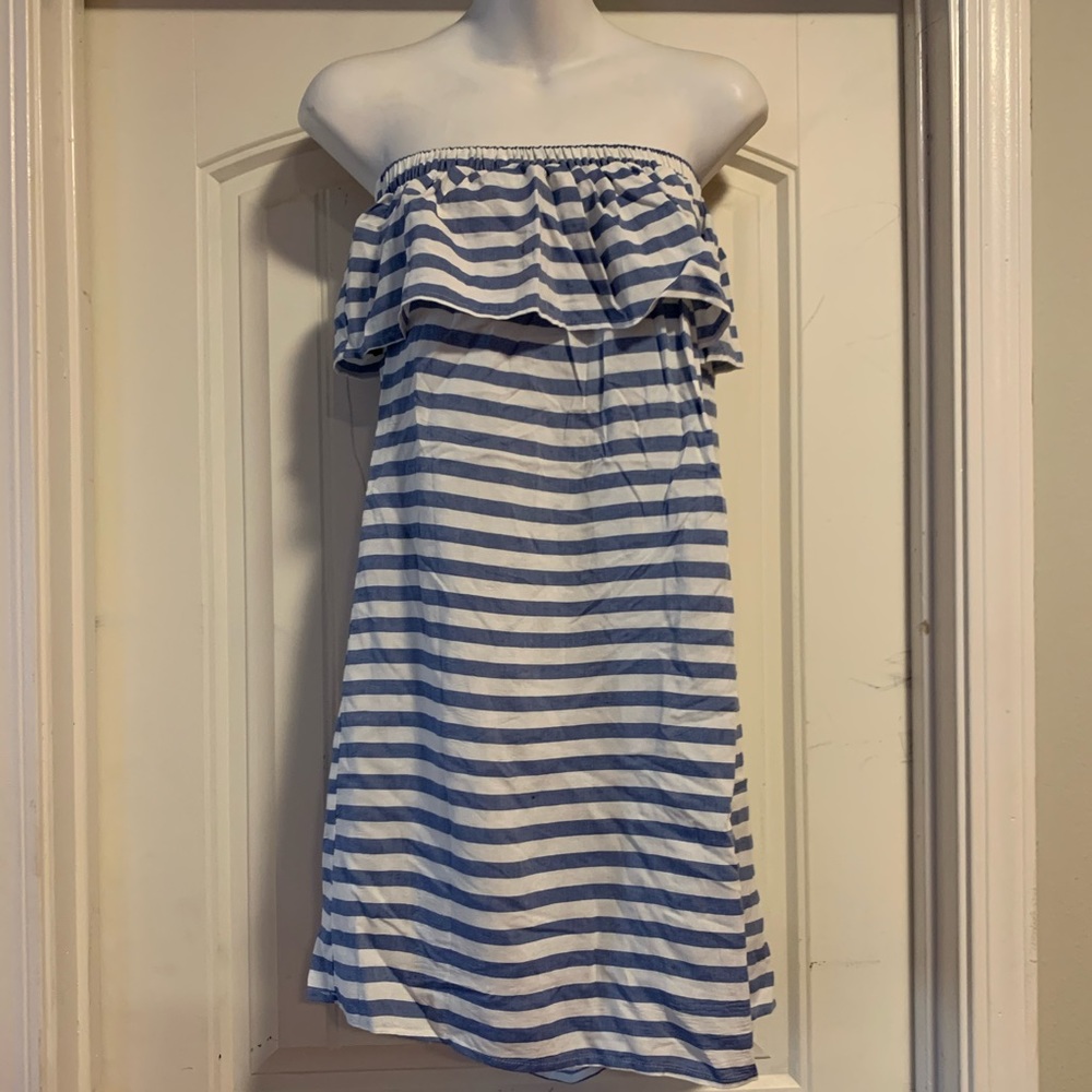 Pretty Dress size (L) 💙🤍